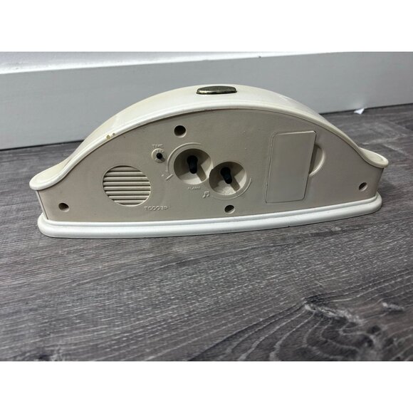 Vintage Religious Clock Featuring Jesus with Flock of Sheep - Picture 6 of 6